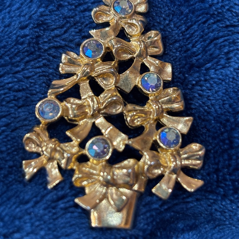Vintage Avon Aurora Borealis Gold Tone Christmas Tree Brooch EUC